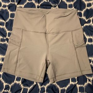 90 degree shorts with pockets